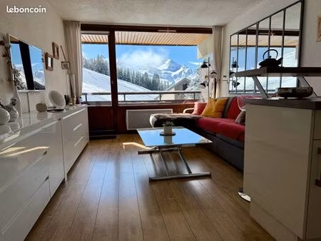 beau studio 26 m2 avec grande terrasse plein sud  pied des pistes au centre de la statio