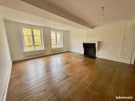 f3 lumineux de 81m2 proche château fort