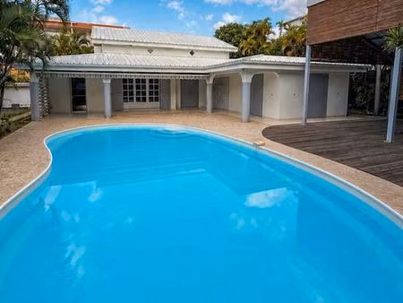 villa f7 sainte-clotilde