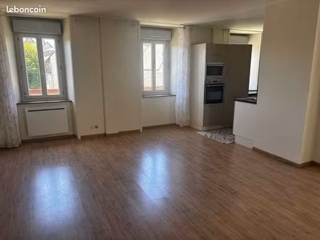 location plein cœur du village