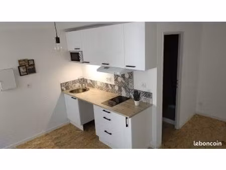 studio en rez-de-chaussée  calme  quartier mairie. inclus électricité + eau