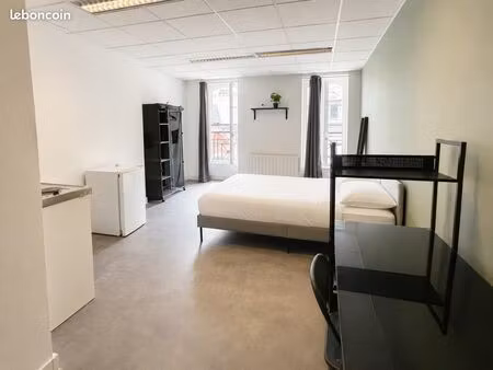 studio meublé - au coeur de la ville - toutes charges comprises