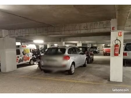 emplacement de parking à louer