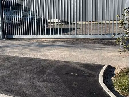 loue hangar de 100 m2 à 200 m2