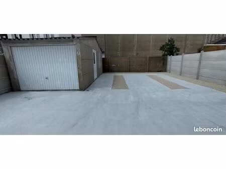 garage 24 m² + 2 places parking centre ville