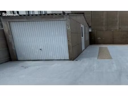 garage 24m2 + parking centre ville lieu sécurisé