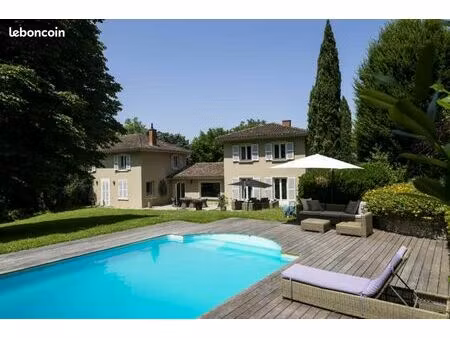 maison 8 pièces 359 m²