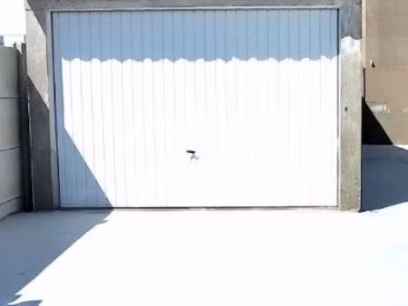 garage 24m2 lieu sécurisé centre-ville