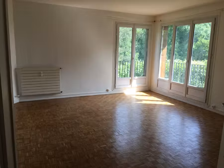 3 pièces - 85.70 m2 location 3 pieces avec parking et cave -