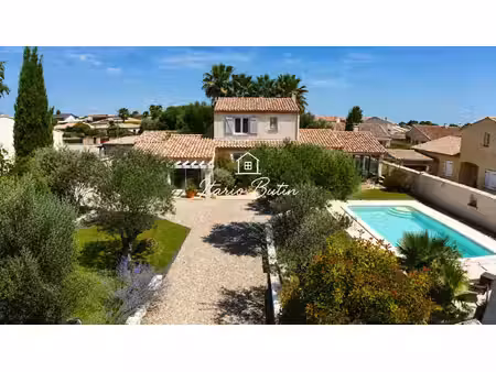 villa type 6 avec garage double et piscine
