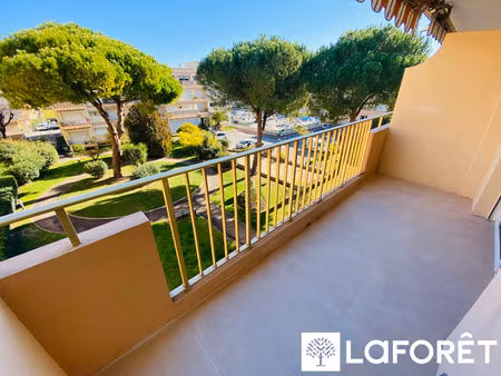 mandelieu - marco polo : studio en dernier étage avec terrasse en location meublée