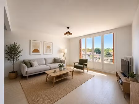 3 pièces en dernier étage avec balcon et vue dégagée