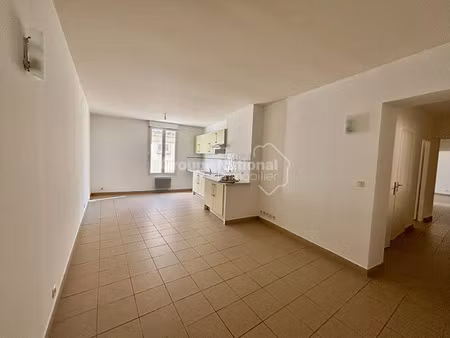 location appartement 4 pièces 98 m² à tarascon (13150)