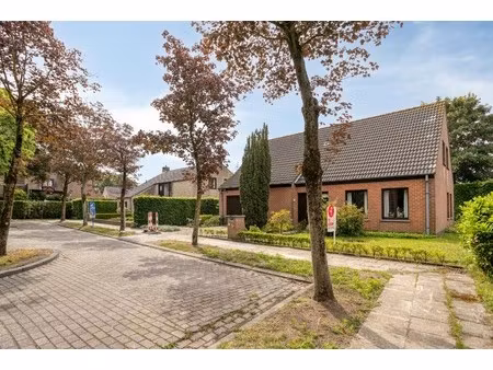 vrijstaand huis met 4 slaapkamers te assebroek