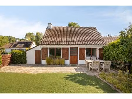 vakantiewoning met zonnige tuin en private parking te koksijde