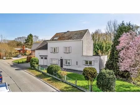 gerenoveerde woning op 24a 12ca