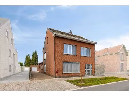 huis met 4 slaapkamers en grote tuin te koop in wuustwezel!