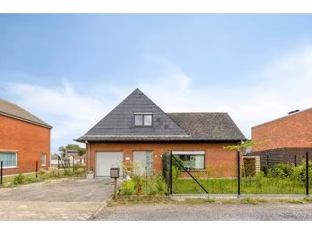 alleenstaand huis op ruim perceel te koop in veldegem