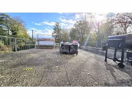 -- spacieux 4 pièces avec terrasse et garage --