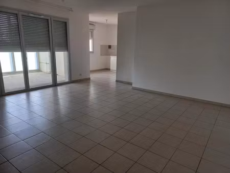 location appartement 4 pièces 87 m² à gradignan (33170)  1 032 €