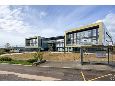 location bureaux 144 m² à 830 m²