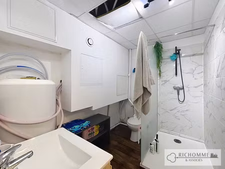 à louer – local commercial avec vitrine – rue clovis  reims