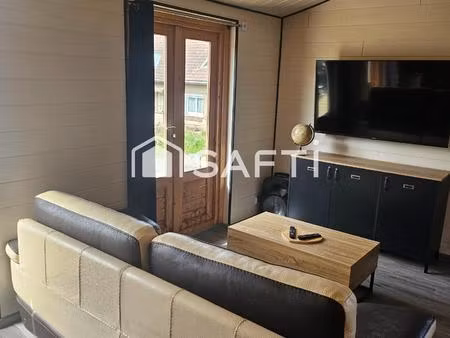 superbe chalet récemment construit comprenant 2 chambres et un espace de vie très lumineux