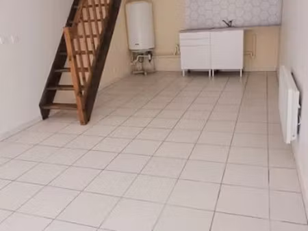 location appartement 2 pièces 35 m² à favieres (77220)  720 €