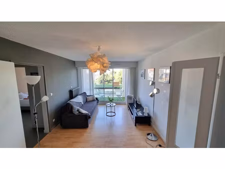location meublée appartement 2 pièces 53 m² à la rochelle (17000)  750 €