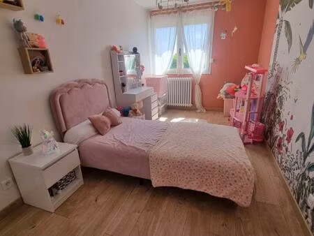 maison avec garage et jardin