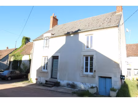 entre cosne et nevers  dans un joli bourg  grande maison et