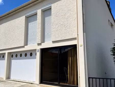 dans un quartier calme à proximité des commerces  jolie maison de 96m2  2 garages et jardi