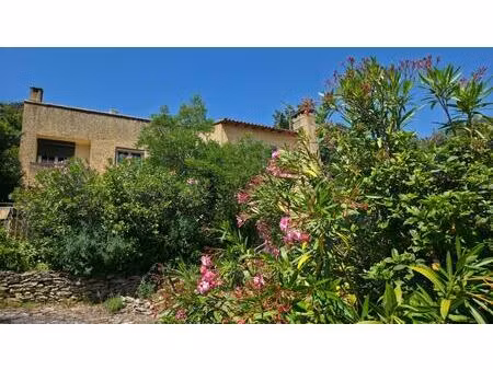30400 villeneuve les avignon  villa de 163 m² avec 5 chambres sur 743 m² se terrain clos