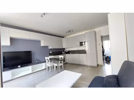 location meublée appartement 2 pièces 35 m² à versailles (78000)  1 300 €