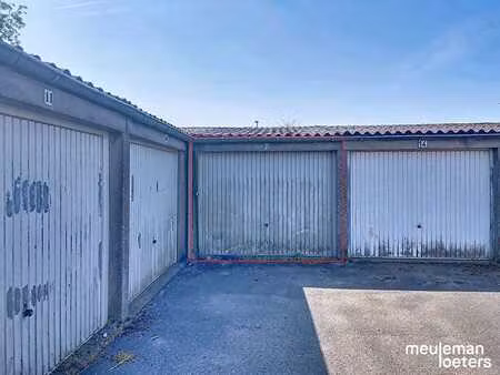 garage spacieuse au centre d'oostkamp