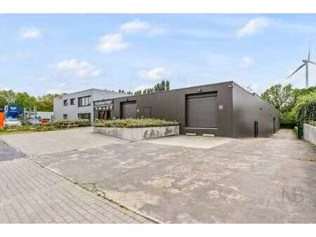 ruim magazijn van ca. 2.000 m² op toplocatie in genk-zuid
