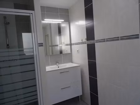 location maison 3 pièces 48 m² à saintes (17100)  690 €