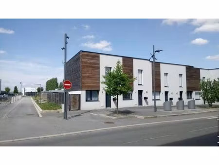 location maison 4 pièces 76 m² à sin-le-noble (59450)  840 €