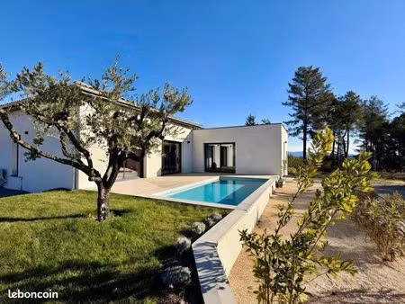 villa neuve avec piscine