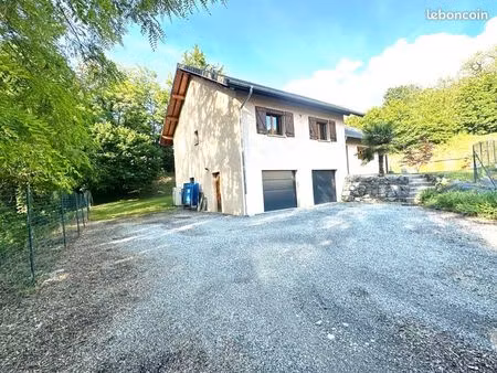 maison individuelle sur 742m2 de terrain piscinable