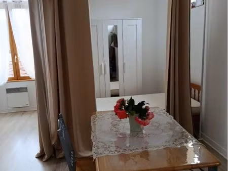 location studio meublé