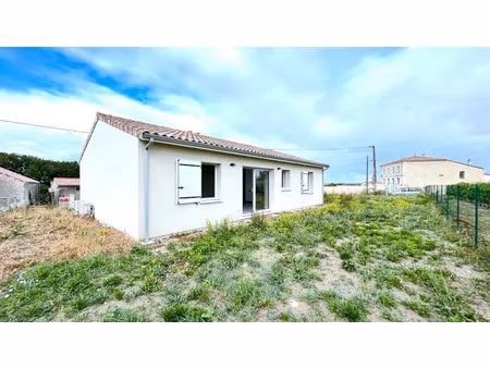 location maison 4 pièces 84.08 m² à blaye (33390)  880 €