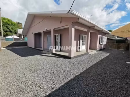 location maison 4 pièces 130 m² à la possession (97419)  1 100 €