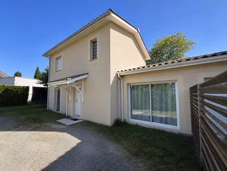 location maison 4 pièces 97 m² à saint-médard-en-jalles (33160)  1 380 €