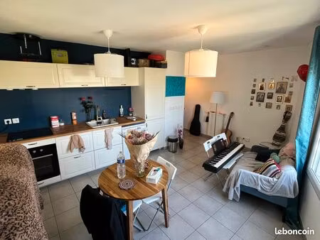 beau t2 récent  meublé en très bon état -chauffage et eau inclus - vaulx-en-velin centre