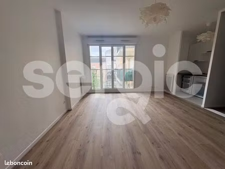 studio 1 pièce 27 m²