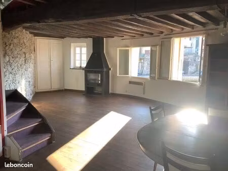 grand 3 /4 pièces duplex dans maison suspendue classée aux monuments historiques 