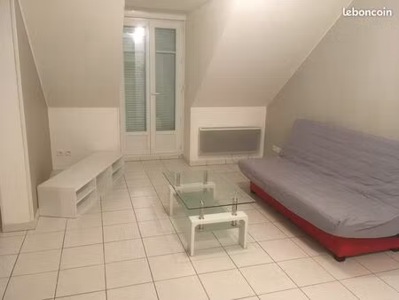 location studio meublé