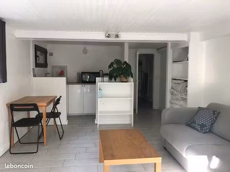 location studio meublé