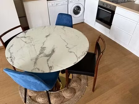 loue joli t2 - 48m² - proximité steel - meubles neufs - stationnement gratuit